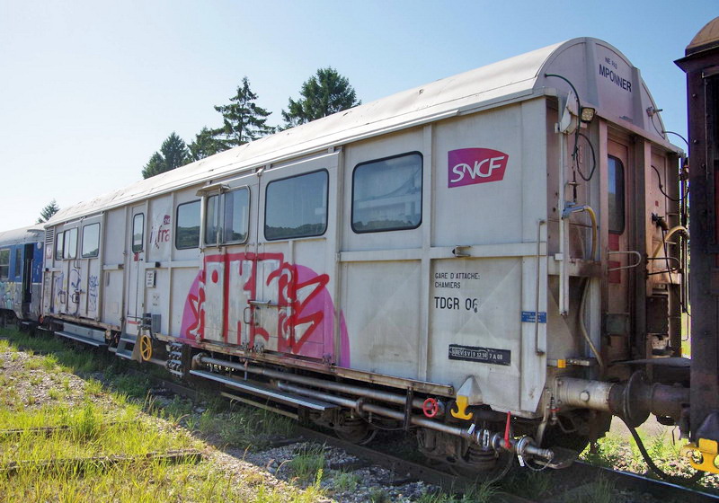 80 87 979 8 810-8 Uas W85 6 F-SNCFR BD Train désherbeur (2017-06-09 gare de Laon) (12).jpg