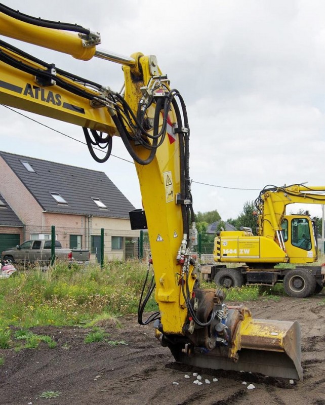 Atlas 1604 ZW (2017-09-06 gare de Henin) De Greef Paul (10).jpg